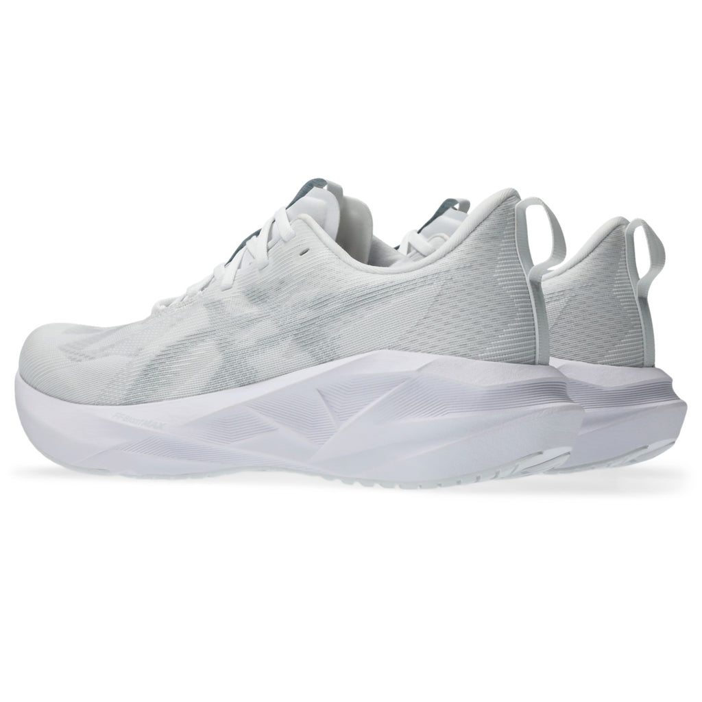 ASICS Novablast 5 Blanc-Gris / White-Piedmont Grey — vue avant intérieure (1011B974-100)