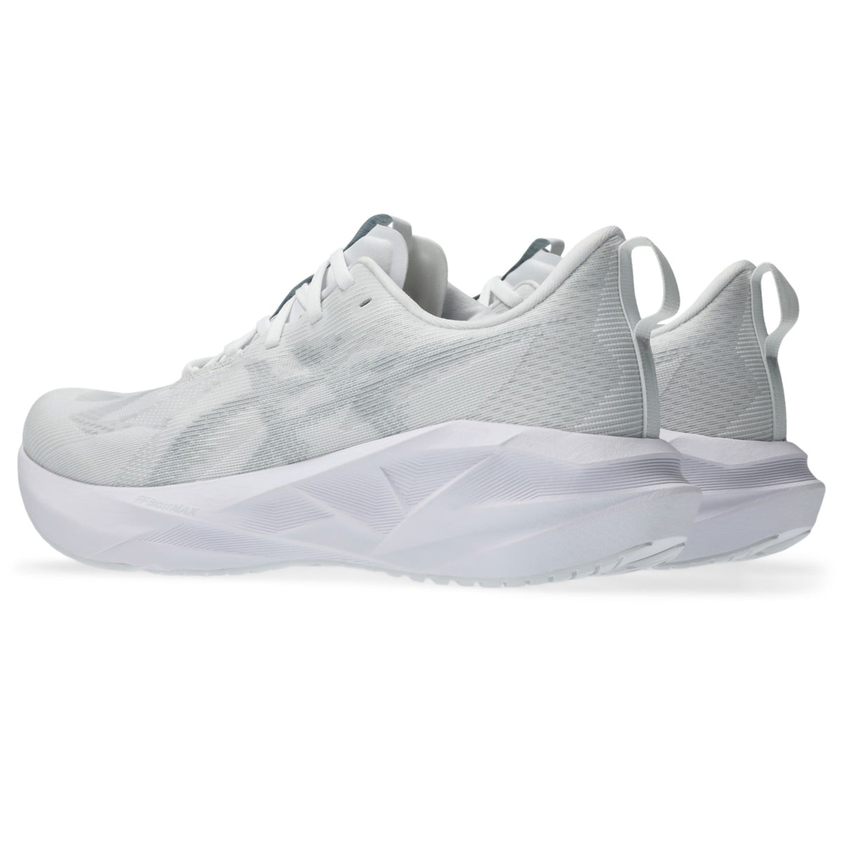ASICS Novablast 5 Blanc-Gris / White-Piedmont Grey — vue avant intérieure (1011B974-100)