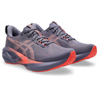ASICS Novablast 5 Femme Violet-Corail / Greyish Purple-Coral Reef — vue avant extérieure (1012B765-500)