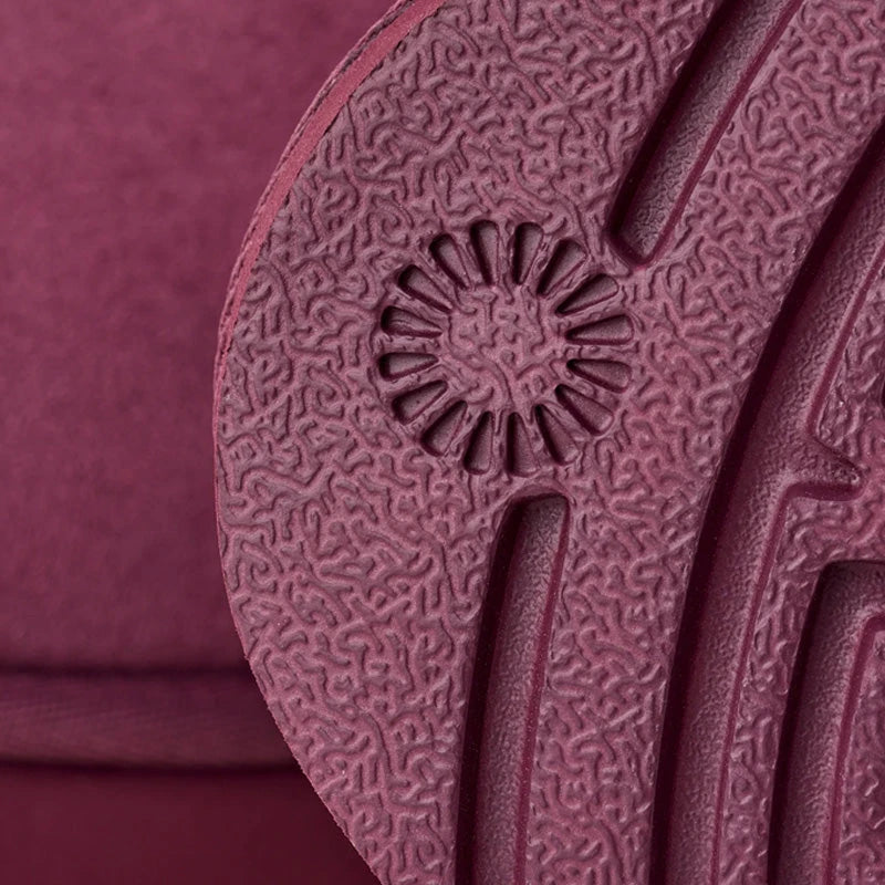 UGG Classic Ultra Mini Femme – Burnt Magenta – detail semelle