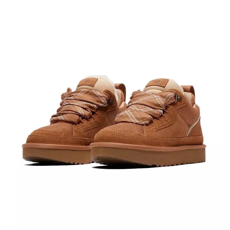 UGG Lowmel Femme – Chestnut & Beige – paire trois quarts